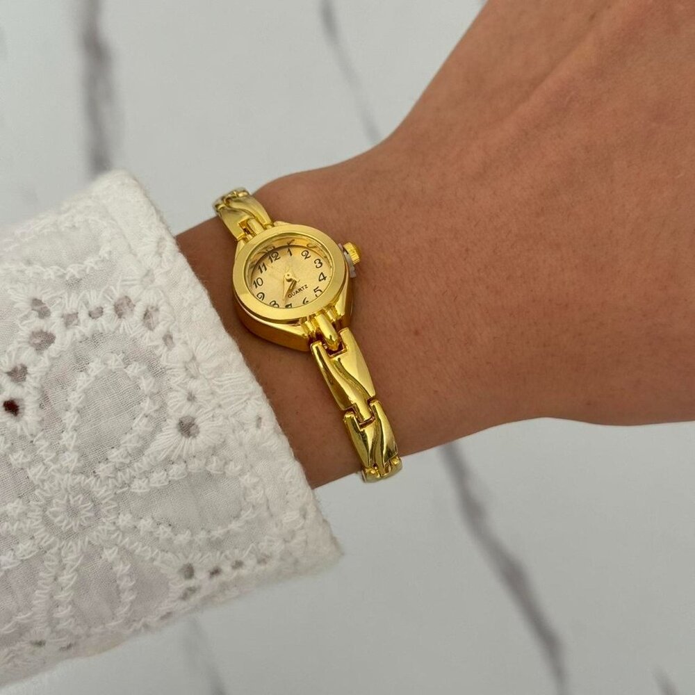 Sku 0476 vintage vibe gold mini watch + in a gift box + strap reduction tool - Picture 4 of 8